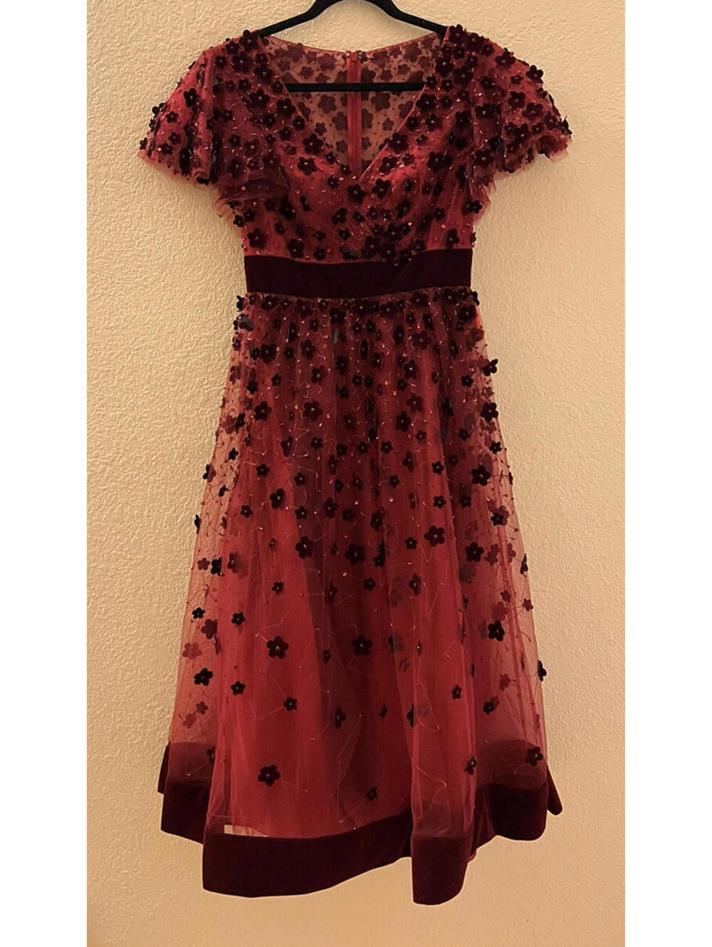 New Mac Duggal EMBELLISHED BUTTERFLY SLEEVE VELVET HEM MIDI DRESS Burgundy Sz 2 - Picture 4 of 9